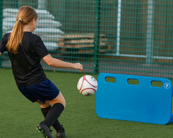 Football Rebounder Board – Pass Back Trainer for Kids & Adults | Dual-Surface Football Rebounder for Passing, First Touch & Volleys | Portable Soccer Training Equipment for garden or Club